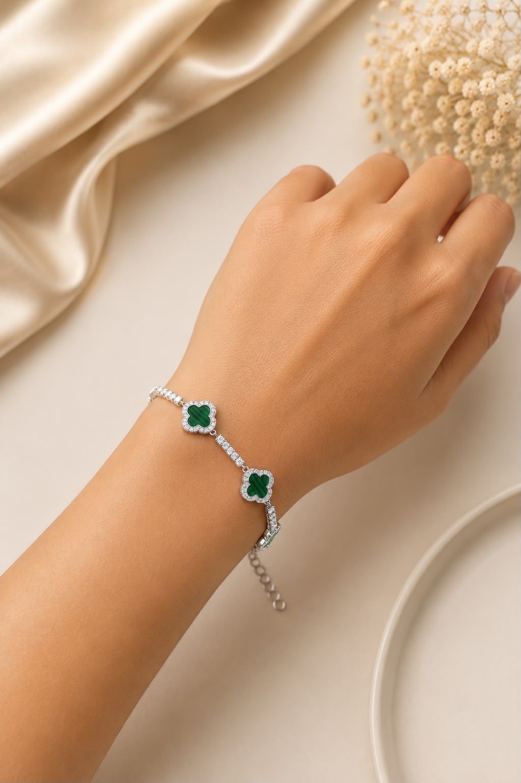 Elegant Green Clover Bracelet